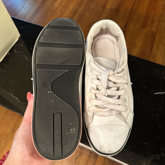 Prada shoes - Picture 4 of 6